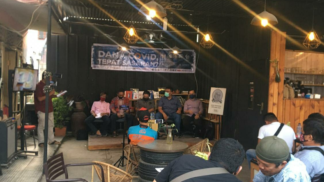 Diskusi tentang Dana Covid di Banten saat dilaksanakan di salah satu kafe kopi di Kota Serang, Minggu (26/7/2020). Foto Istimewa