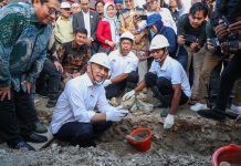 Wagub Banten Dimyati Lakukan Peletakan Batu Pertama Pembangunan Museum SMSI di Serang