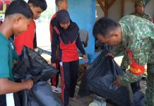 Peduli Lingkungan, Kodim Cilegon Bareng Forkopimda dan Pelajar Bersihkan Sampah di Pesisir Pantai Anyer
