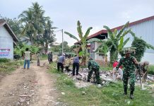 Koramil 2302 Bojonegara Perbaiki Jembatan Permudah Akses Jalan Masyarakat