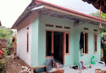 Haru Warga Langon Sahria Saat Terima Bantuan Rehab RTLH Program TMMD 128 Cilegon