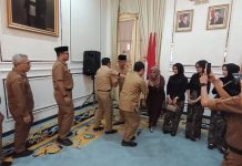 Lantik Sekda Cilegon, Wali Kota Robinsar Minta Aziz Tak Kotak-kotakan ASN