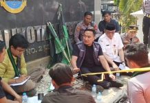 Temui Mahasiswa Demo Pemkot Cilegon, Wali Kota Robinsar Dengarkan Langsung Aspirasi